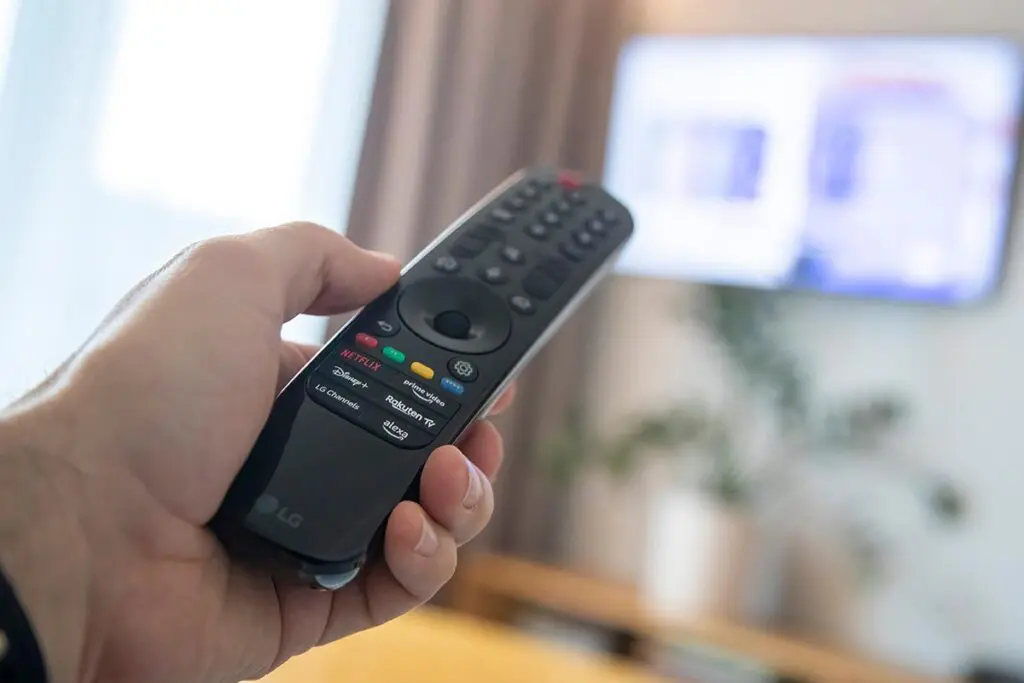 poradnik jak włączyć telewizor bez pilota
