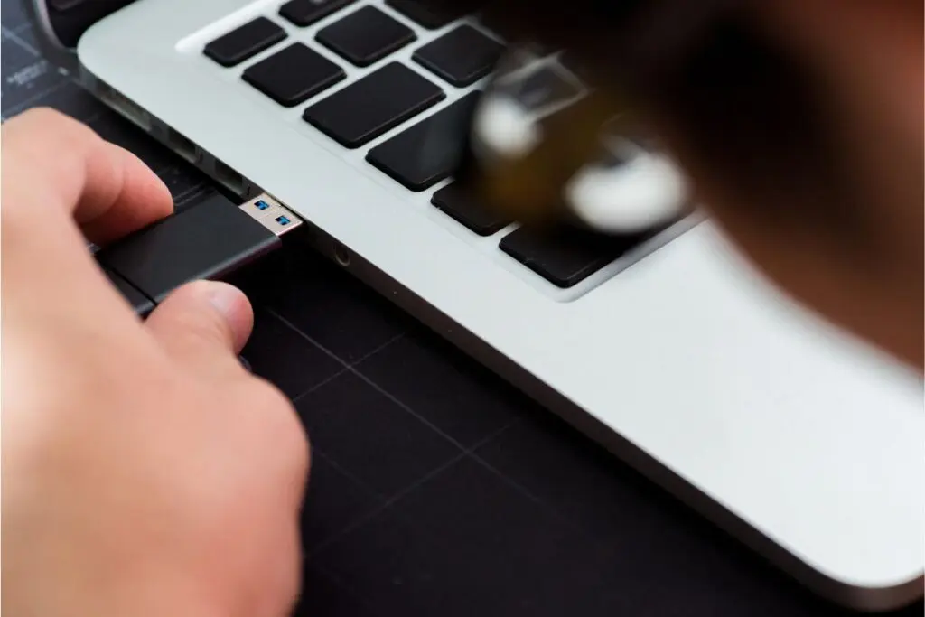 Instalacja Windowsa 11 z pendrive'a