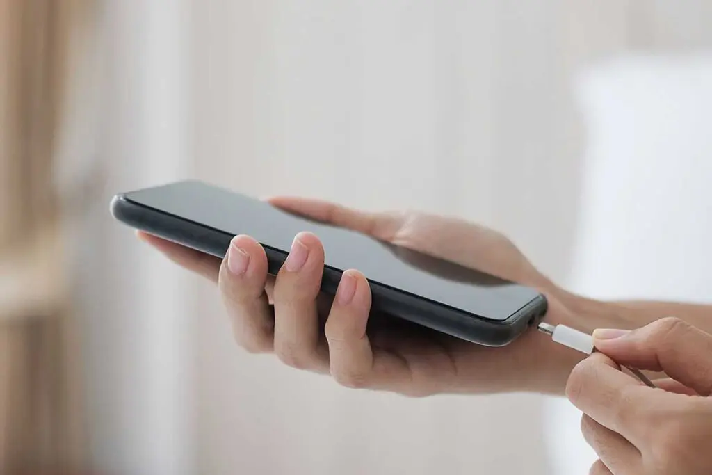 jak ładować telefon za pomocą usb