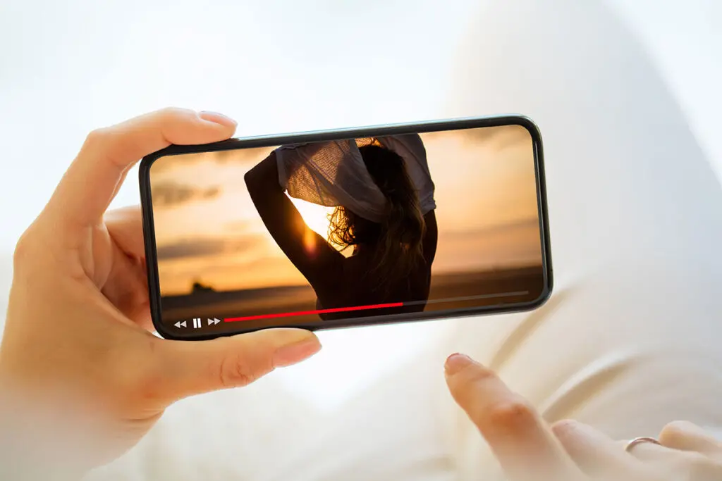 Jak pobrać film z YT na telefon