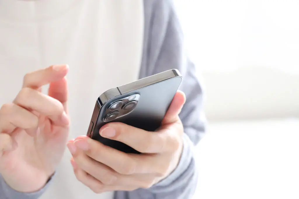 facet odblokowuje numer telefonu na iphone