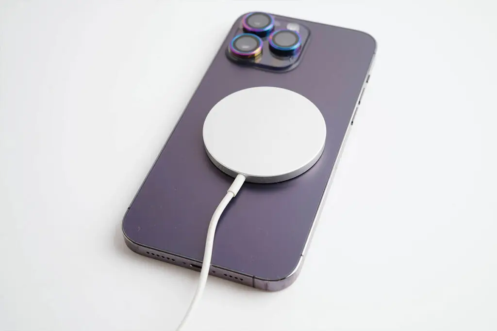 ładowanie qi na iPhone 