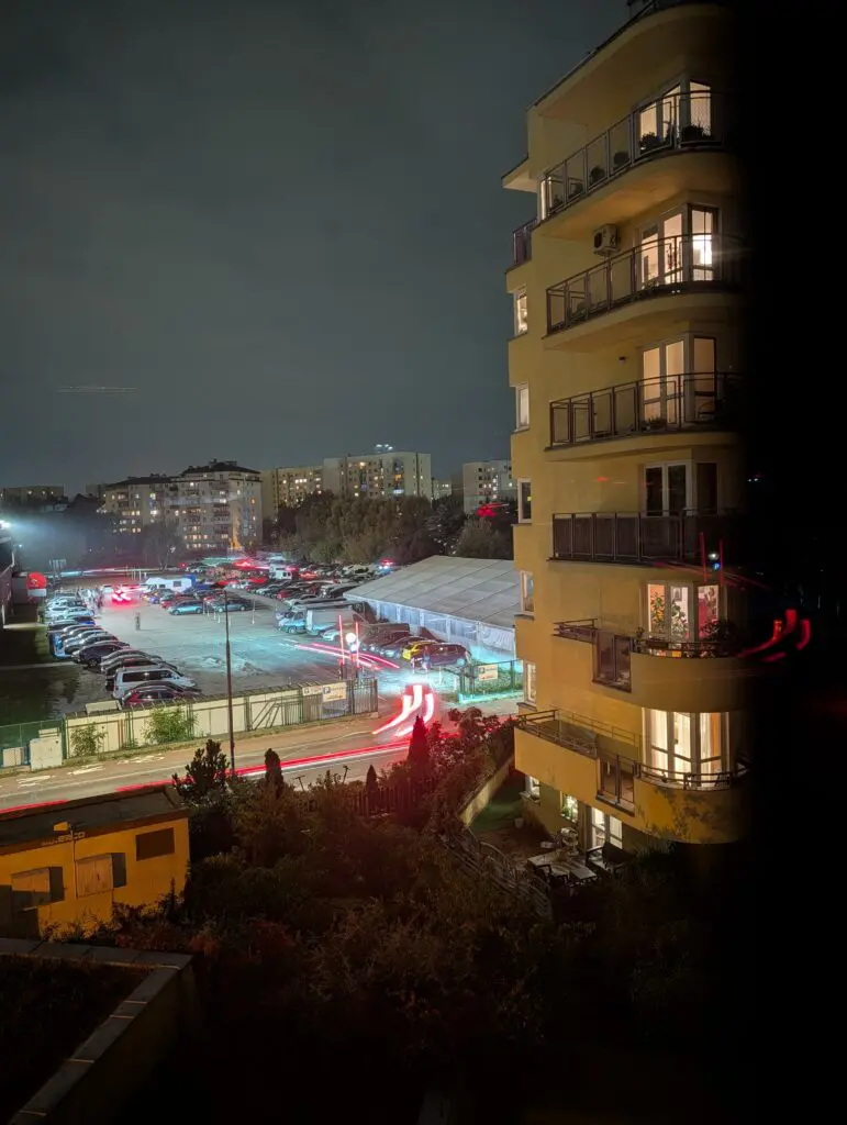 zdjęcie nocą z google pixel 10 pro