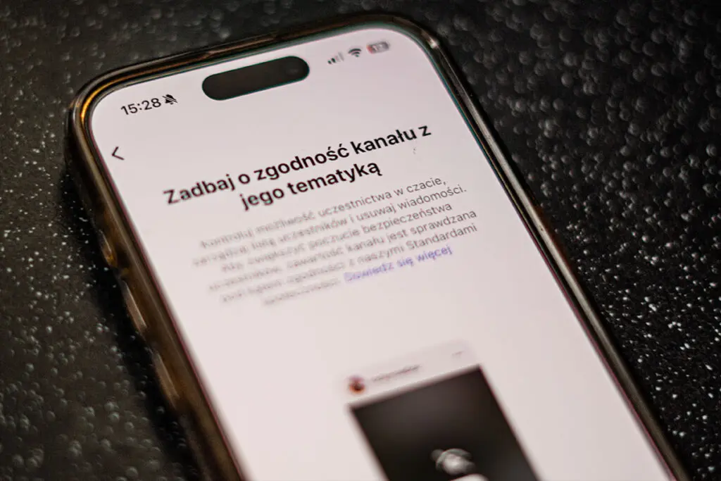 kanał nadawczy na instagramie na telefonie