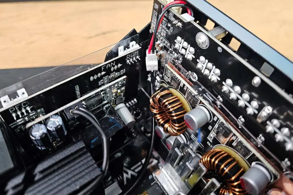 Kondensatory w MSI MEG Ai1600T PCIE5