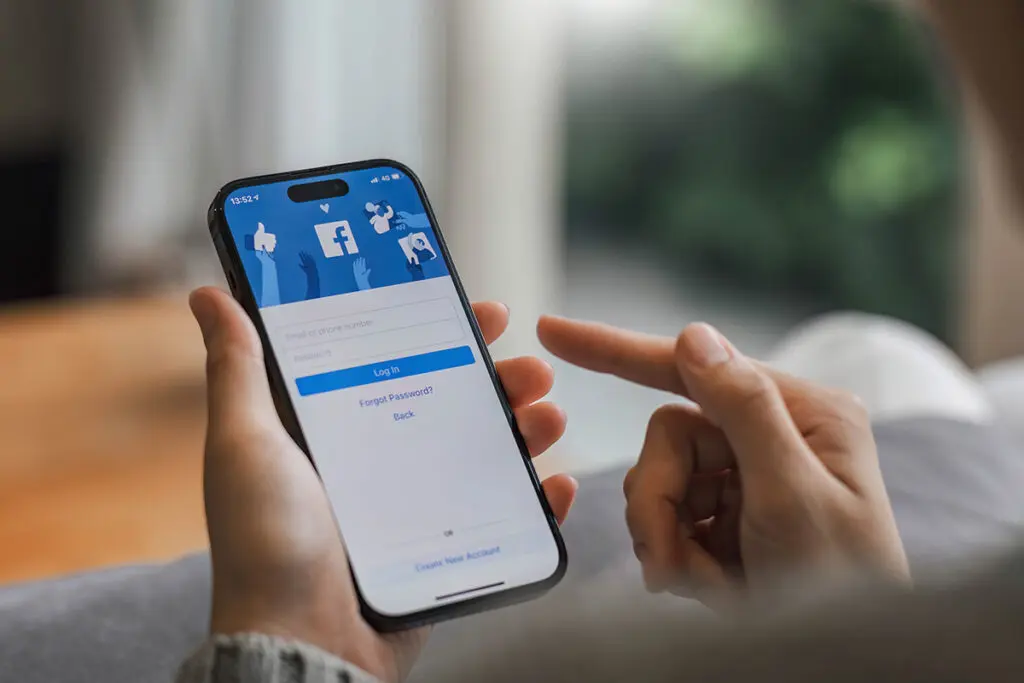 poradnik jak przeglądać Facebook bez logowania