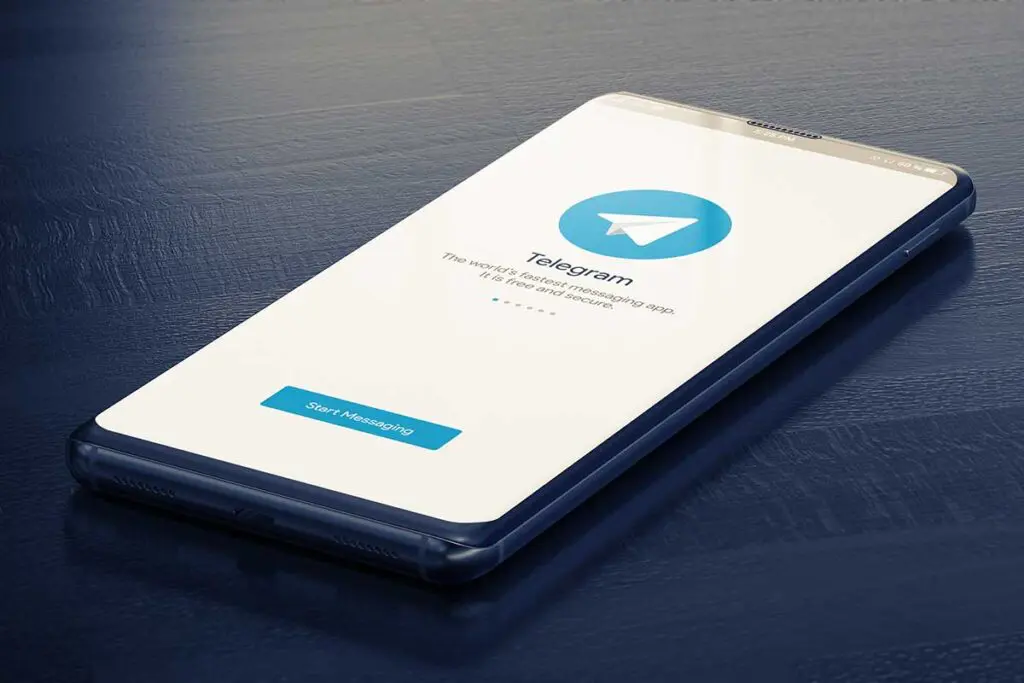 telefon z aplikacją telegram 