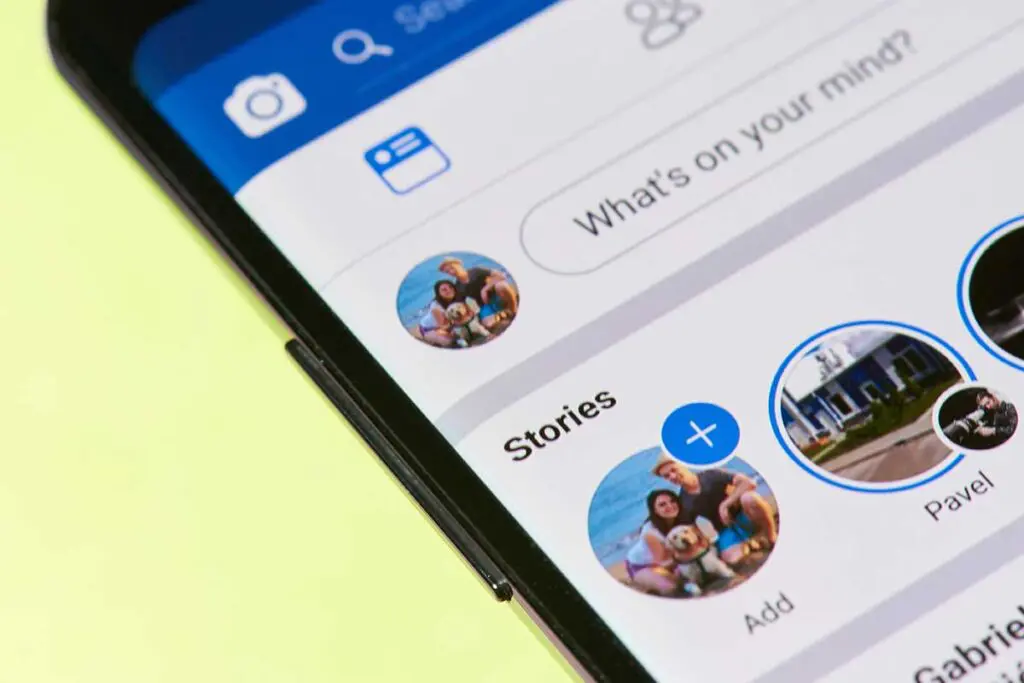 jak usunąć relację na Facebooku na telefonie