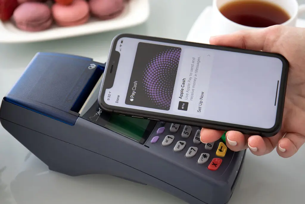 płacenie telefonem z Apple Pay