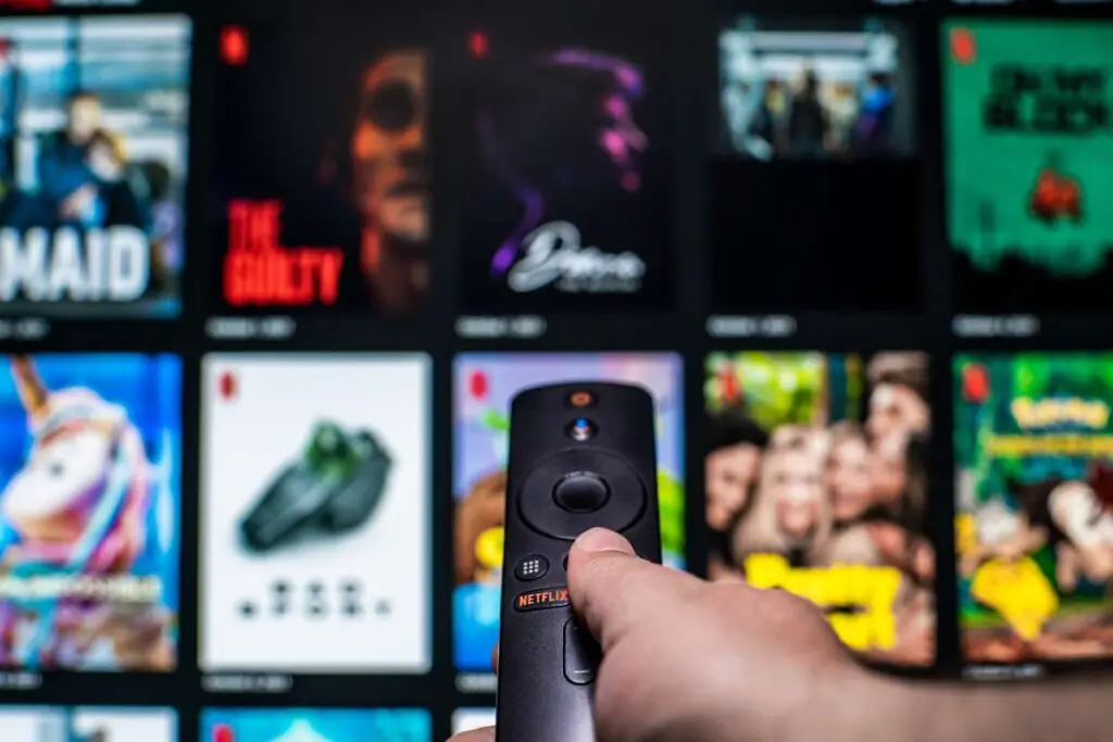 Netflix na telewizorze – przegląd filmów i seriali dostępnych w pakietach platformy streamingowej