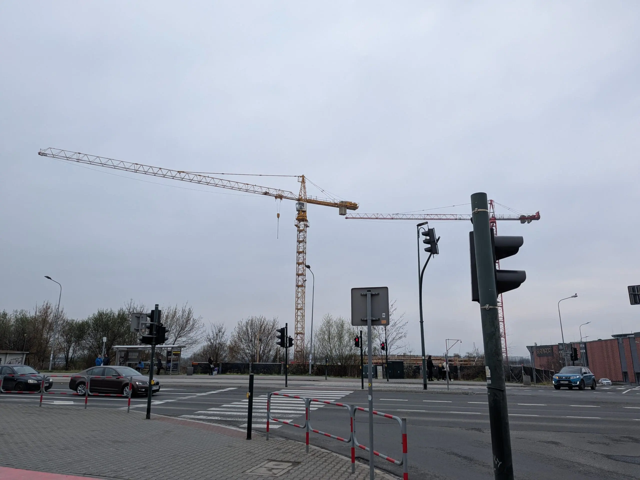 dźwig w krakowie niedaleko serenady