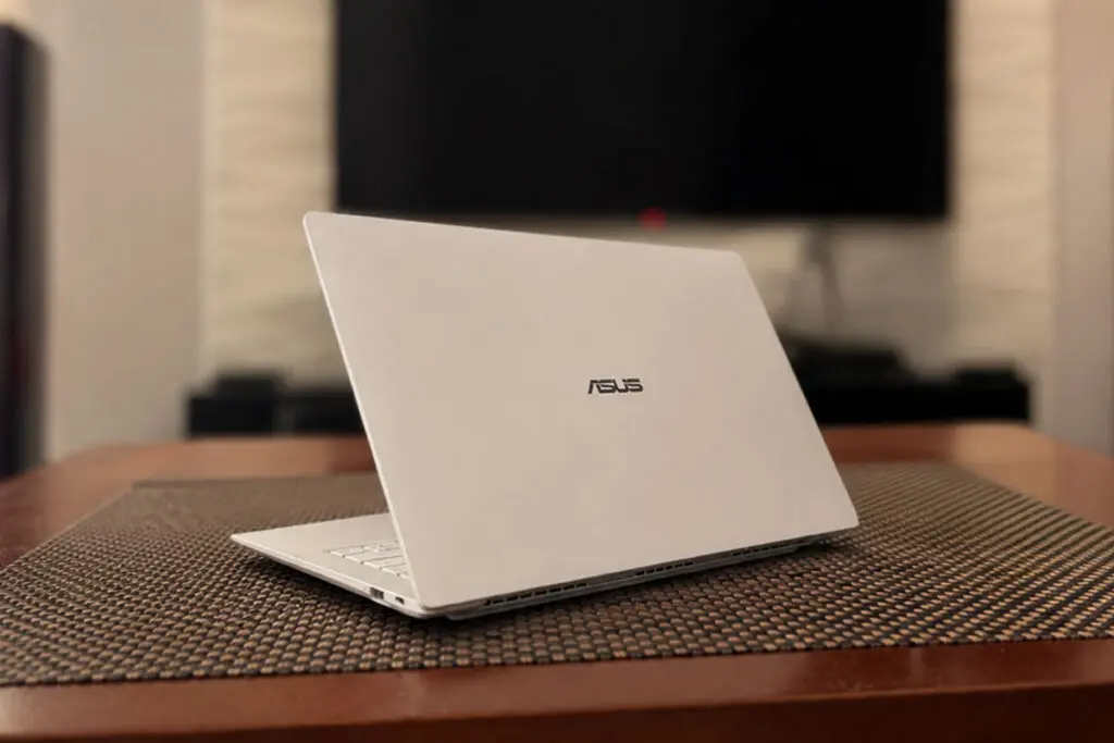 zdjęcie laptopa asus ExpertBook ultra b9406