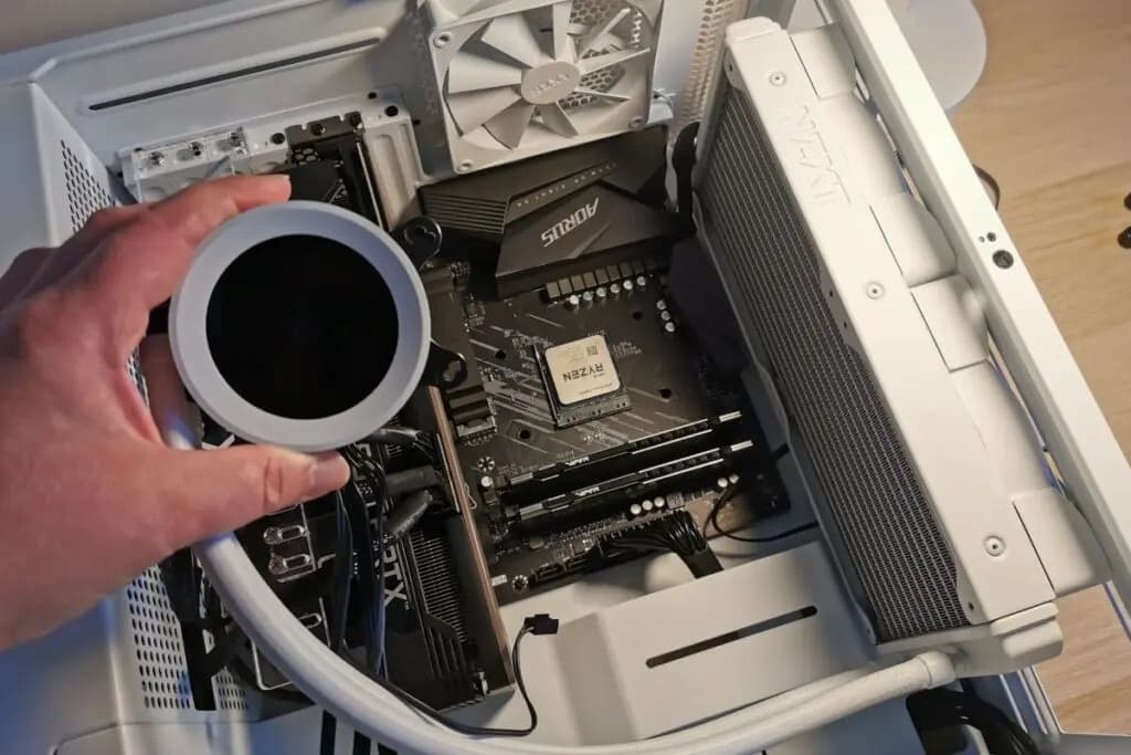 Jak zamontować chłodzenie wodne do komputera?