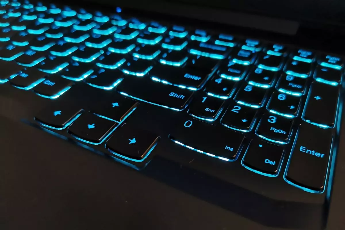 Zablokowana klawiatura – jak ją odblokować? Naprawa niedziałającej klawiatury