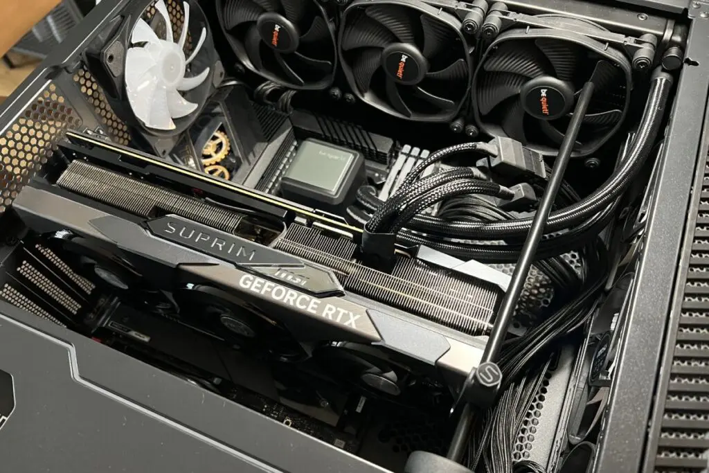 komputer z rtx 4080 i chłodzeniem be quiet