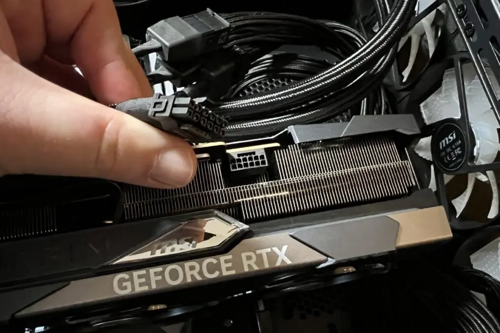 geforce rtx 4080 złącze 12VHPWR