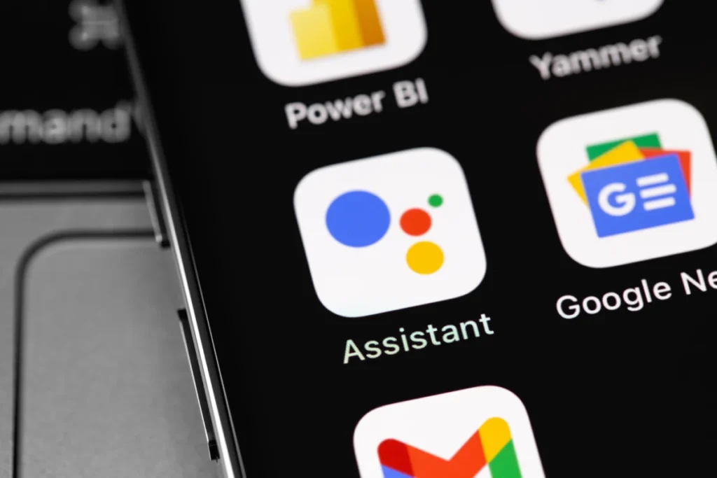 Aplikacja Asystenta Google na smartfonie