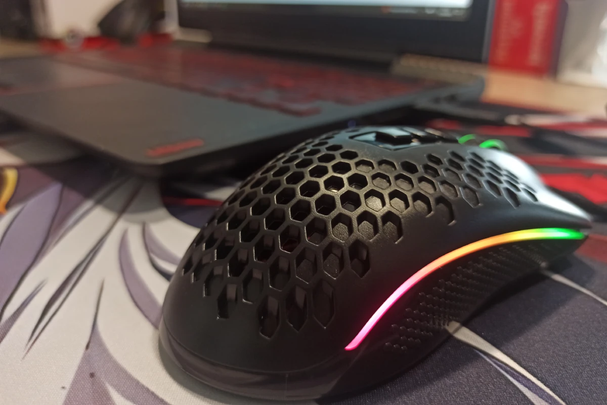 Redragon M808-RGB Storm – recenzja. Szybka niczym wiatr?