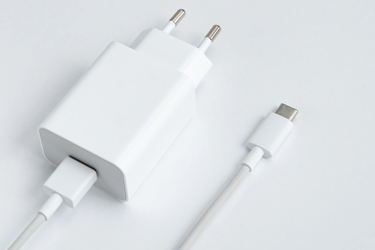 Jaka ładowarka do telefonu jest najlepsza? Sprawdź, jak dobrać ładowarkę, żeby później nie żałować