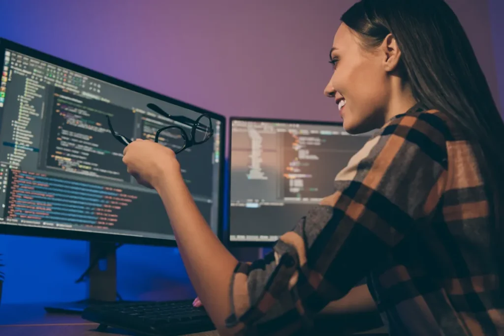 kobieta programująca na linux