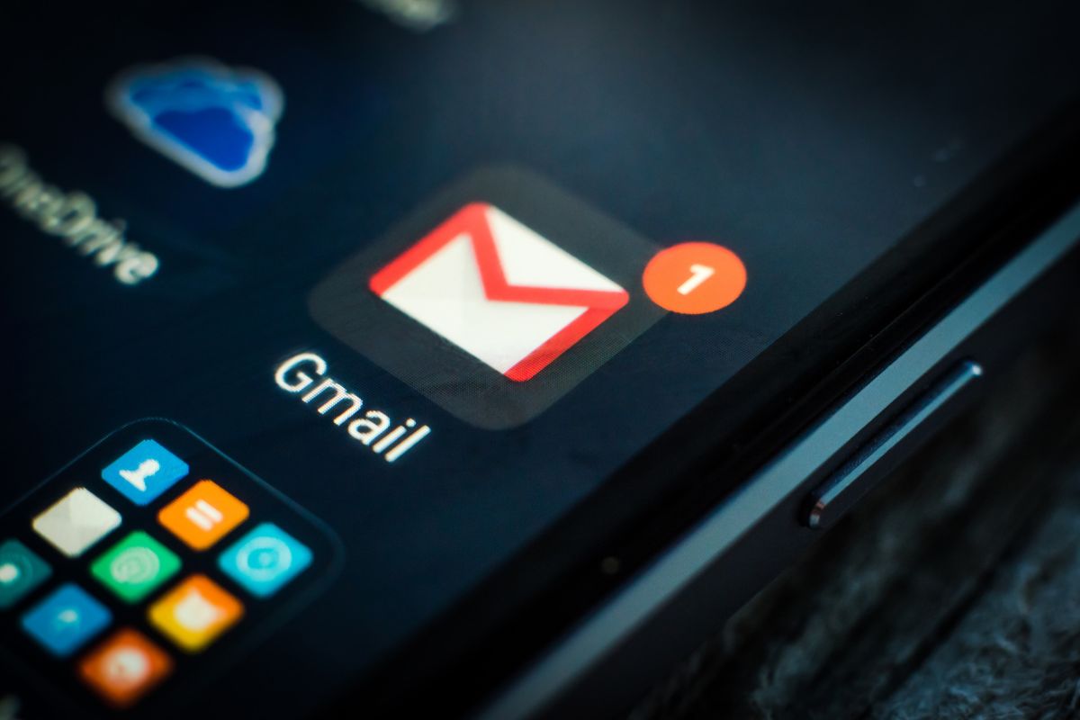 Nie wiesz, jak sprawdzić pocztę Gmail w telefonie? Ten poradnik będzie pomocny