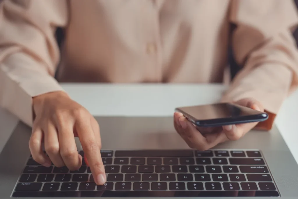 wpisywanie 2fa z telefonu do laptopa
