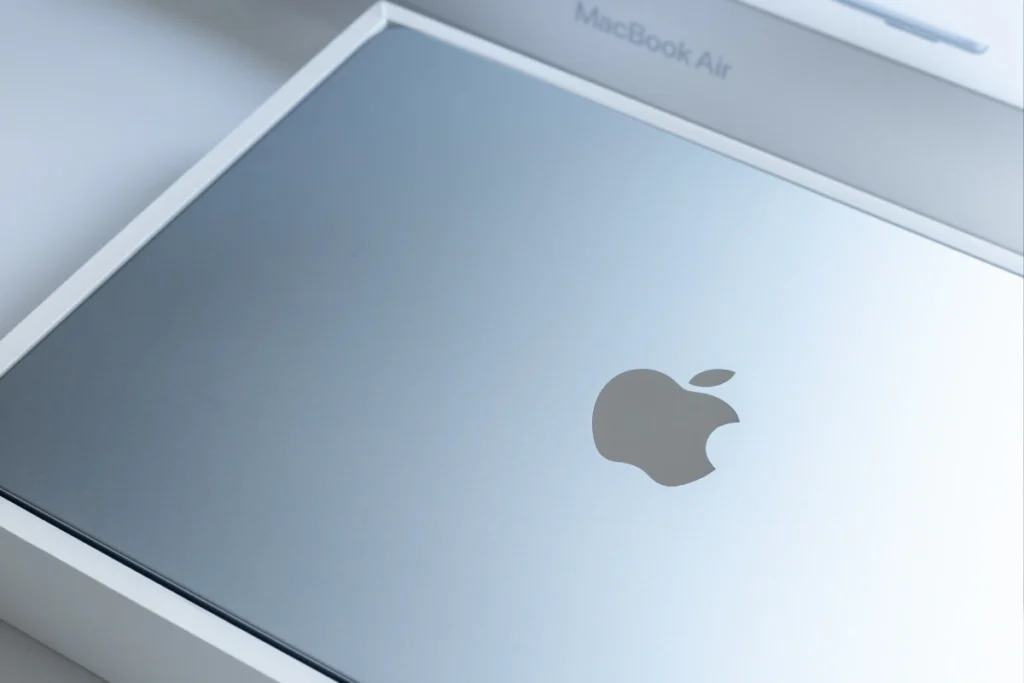 macbook air w pudełku
