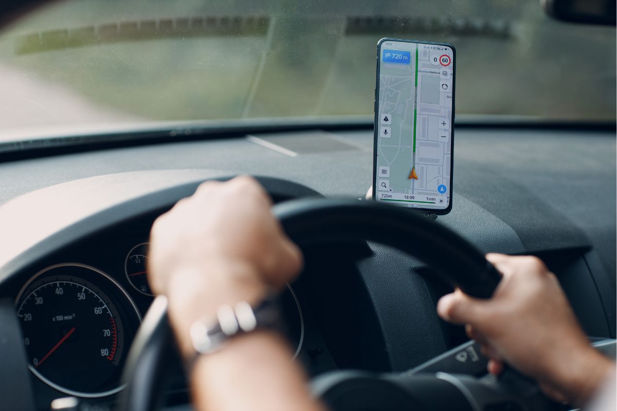 Najlepsza nawigacja na telefon za darmo – którą wybrać w 2026?