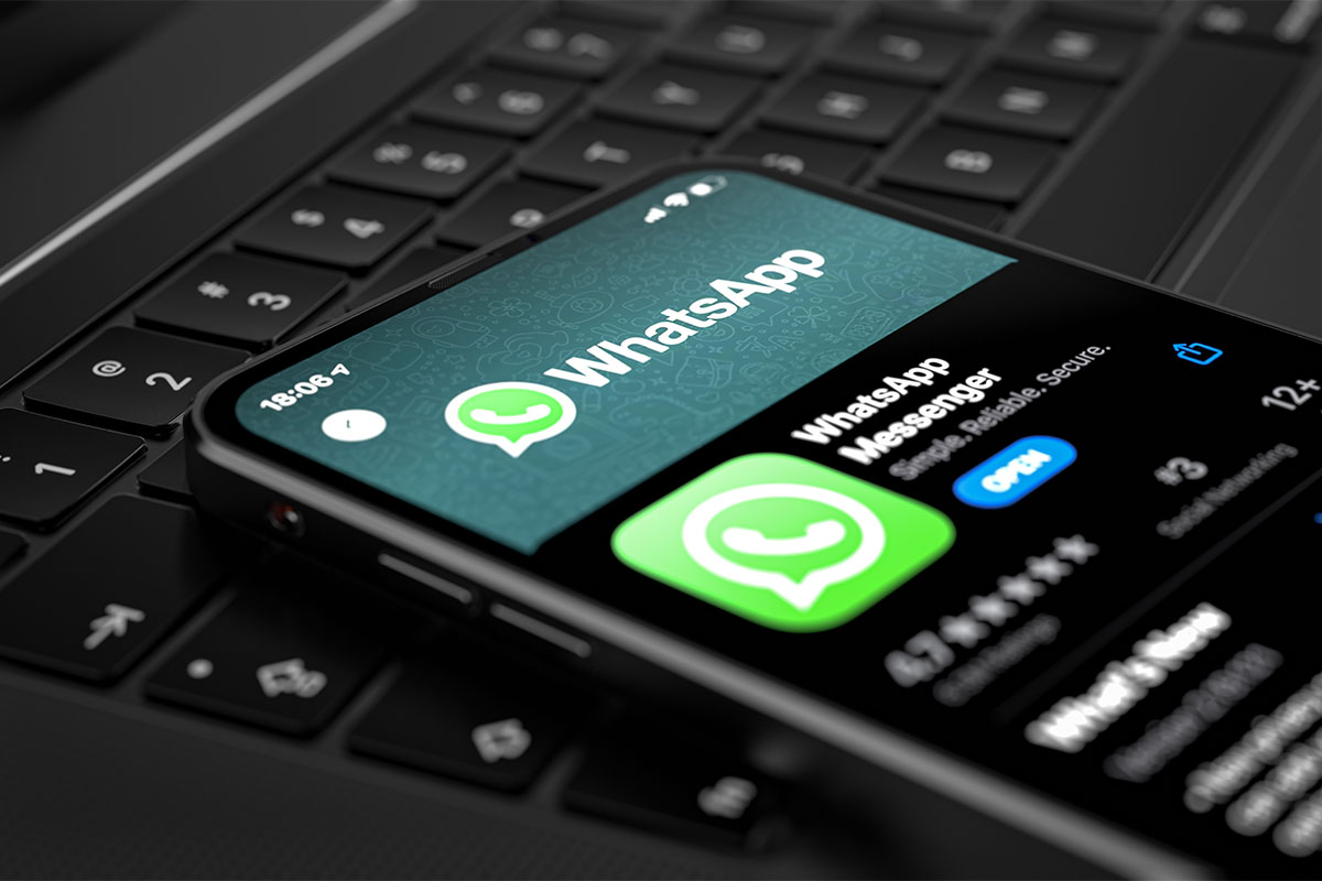 Jak zainstalować WhatsApp na telefon i komputer? Poradnik krok po kroku