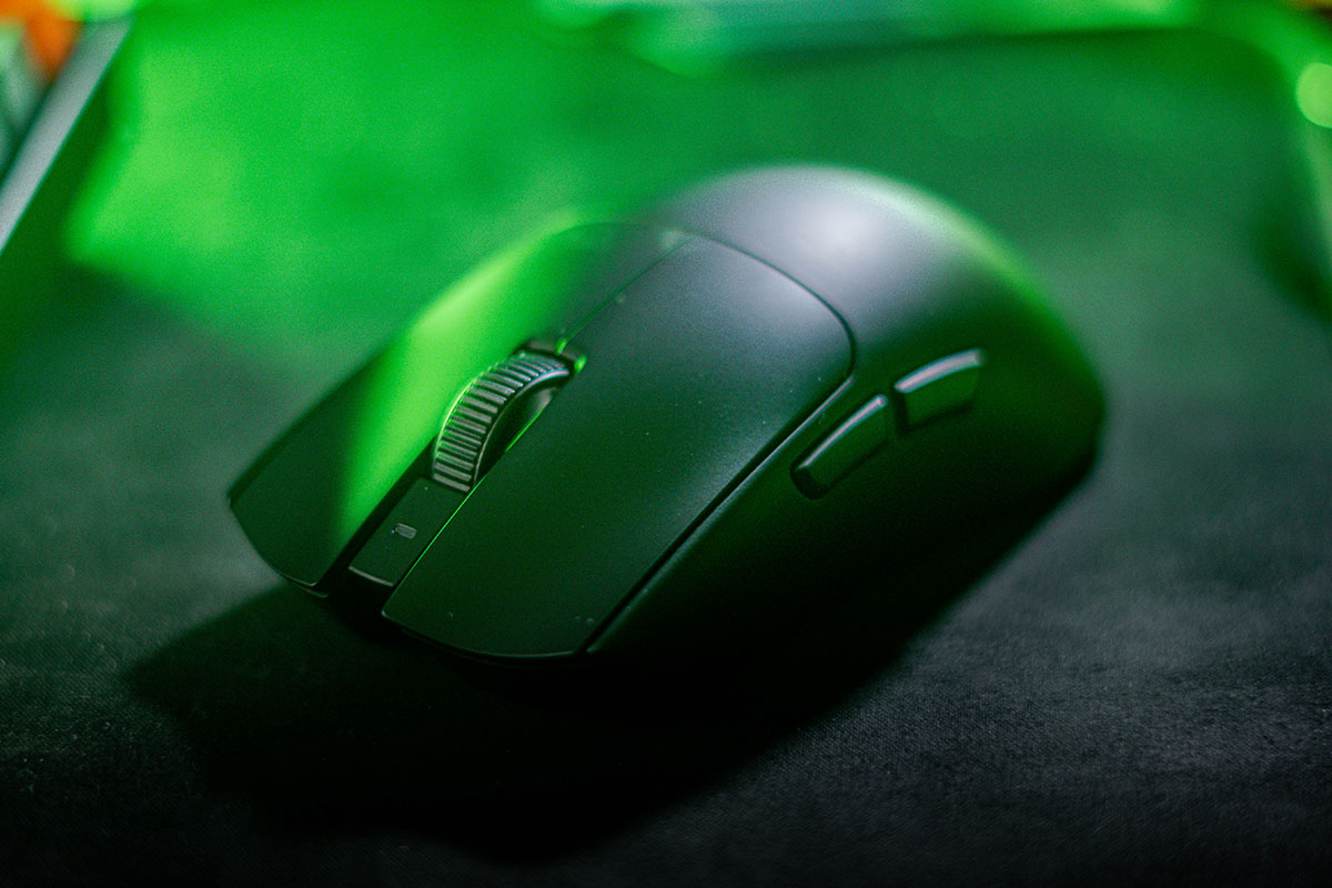 Razer Viper V4 Pro – recenzja myszki gamingowej. Może i głośno, ale szybko!