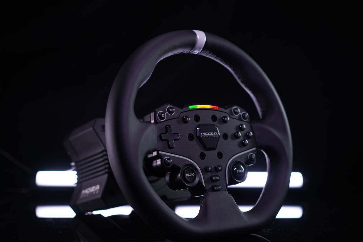 MOZA R5 Racing Set vs MOZA R3 Racing Set – którą kierownicę Direct Drive wybrać? 